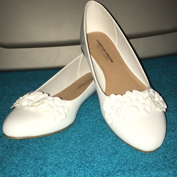 Christian Siriano Shoes - 🌵🌹Gorgeous NWT comfortable shoes white flats